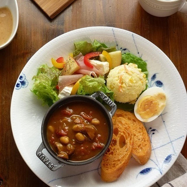 鶏肉と大豆のトマトカレーでワンプレート♪
