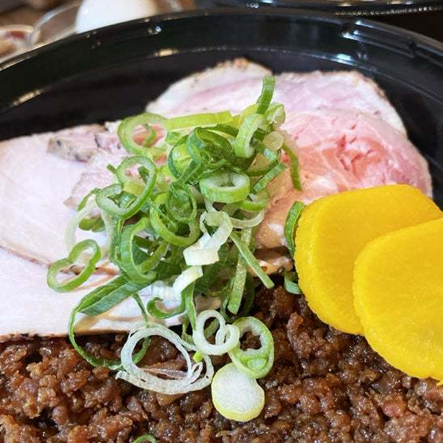 ローストポークと鶏そぼろ丼 〜noboru 魚武商店〜