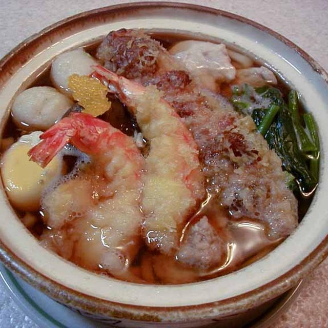 天ぷら入り鍋焼きうどん