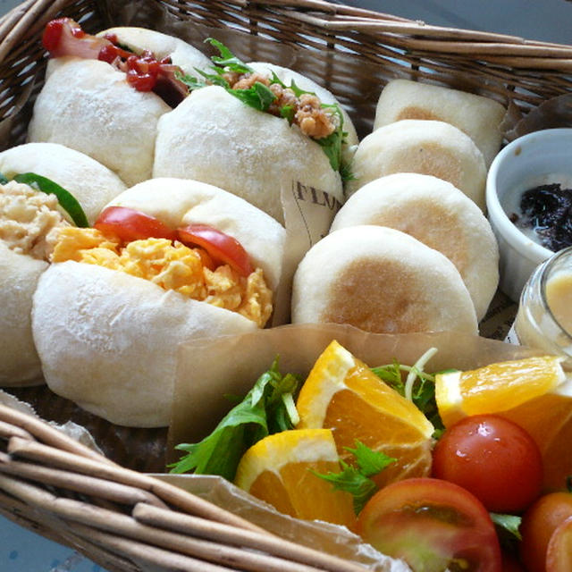 白パンでサンドイッチ＆薄焼きミルクパン♪