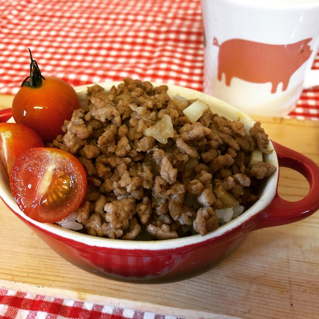 味付けは一つ❣️あの粉末で❣️豚そぼろ丼❤️