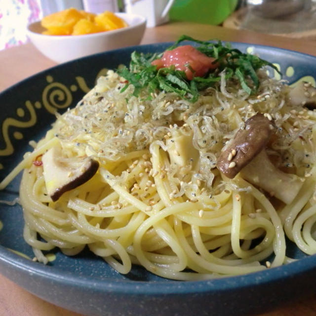 AYACHINさんの「梅と揚げじゃこのパスタ」で1人ランチ♪