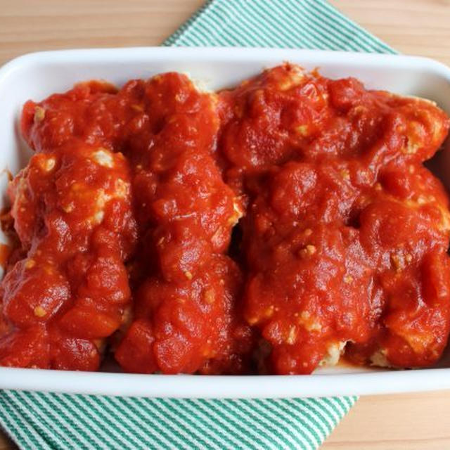 レシピ動画つき！人気の簡単ふわふわ鶏だんごとトマト味噌ソースの作り方。