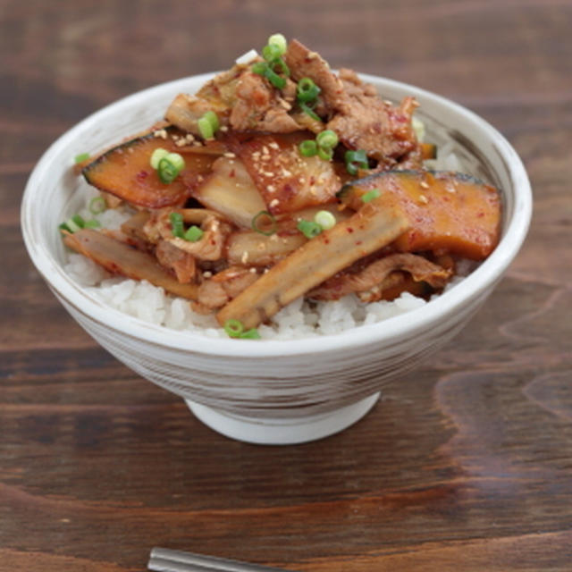 かぼちゃとごぼうの豚キムチ丼