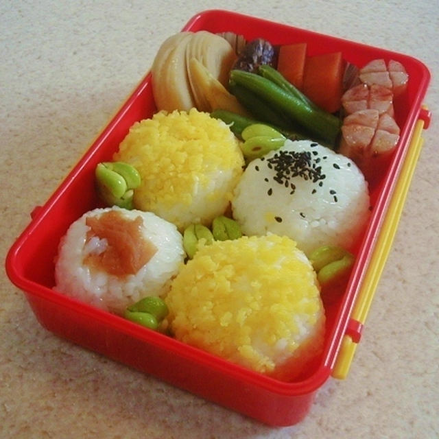 ボールお握りと筍炊き合せ弁当