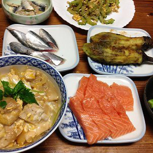 麩入り親子丼。鰯の刺身。新米に喜ぶにゃんこ