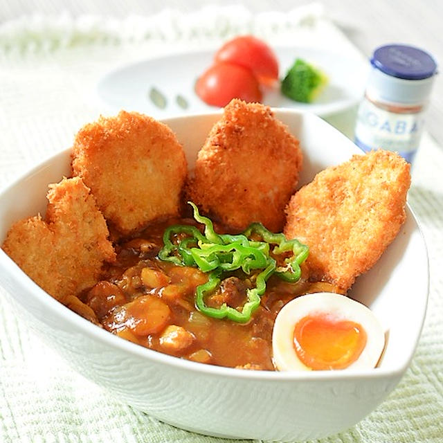 レッドペパーが熱い ! ちょい辛カレーチキンカツ丼♪