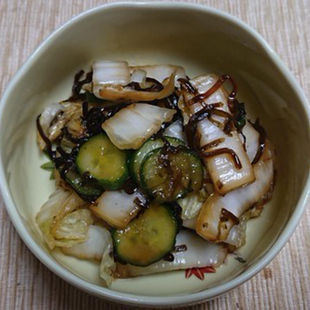 白菜とキュウリの塩昆布和え：ひとり居酒屋3日目、その4