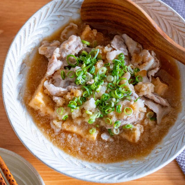 【レンジだけ】豚バラと厚揚げのみぞれ蒸しが夏にピッタリ！