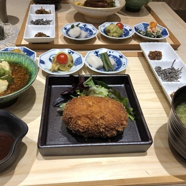 話題の象印食堂でランチ