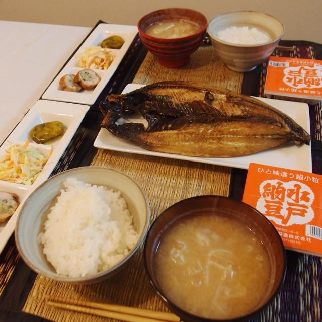 北海道にしんと水戸納豆。ご当地もので朝ごはん。