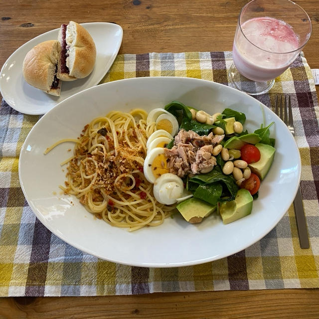 子供達が帰った後は、嵐が過ぎ去ったよう。。ゆっくりランチ食べたざます。