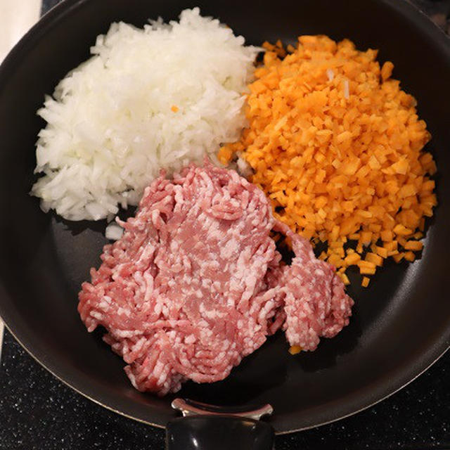 冷蔵庫の残り野菜でキーマカレー。