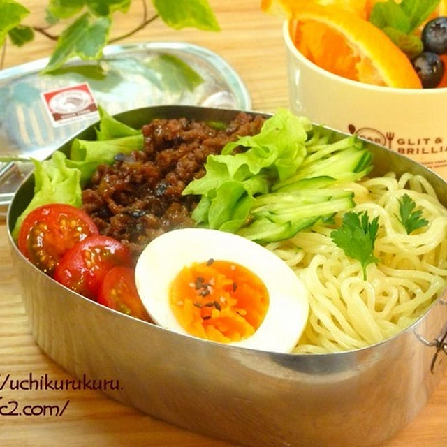 冷やし中華の麺でお弁当!!茄子たっぷり肉味噌のジャージャー麺