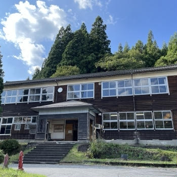 廃校になった小学校を改装した食堂「そば定食」