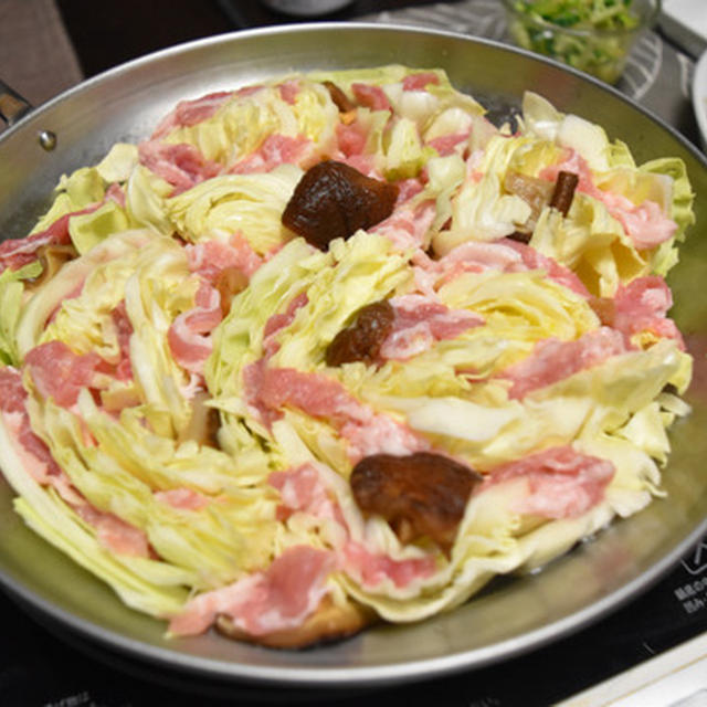 【ぐんまクッキングアンバサダー】豚バラキャベツ鍋。冬の定番豚バラ白菜鍋をキャベツで。