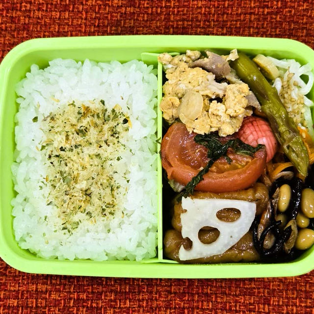 くもりときどき晴れ    にんじんとレーズン、クコの実のサラダ