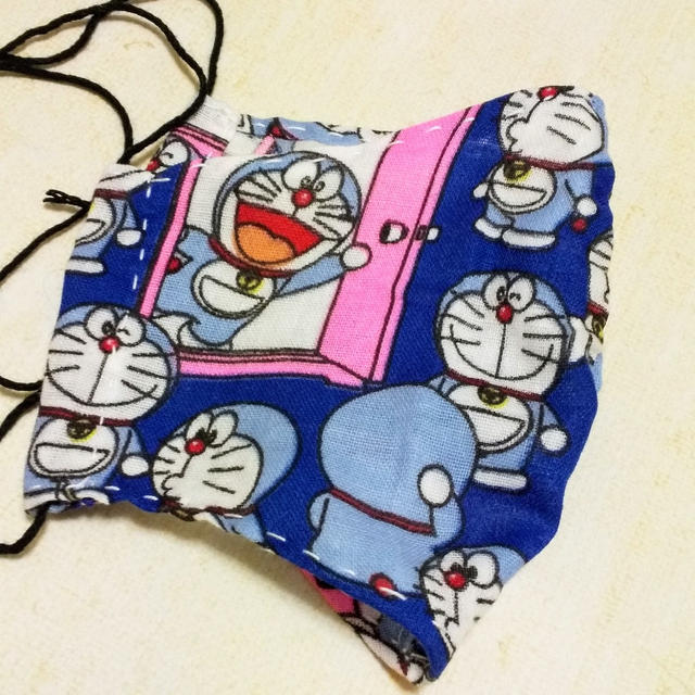 ハンドメイド☆ダイソーのダブルガーゼでドラえもんマスク