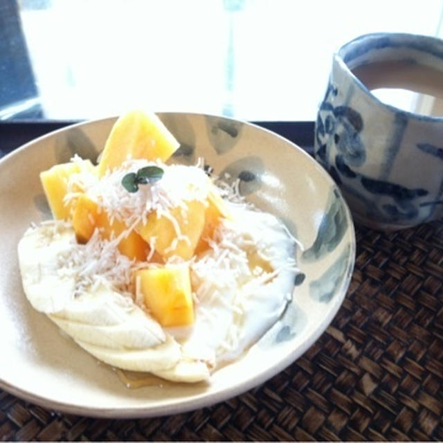 ココナッツ・トッピングでさらにビューティUP!な朝ごはん