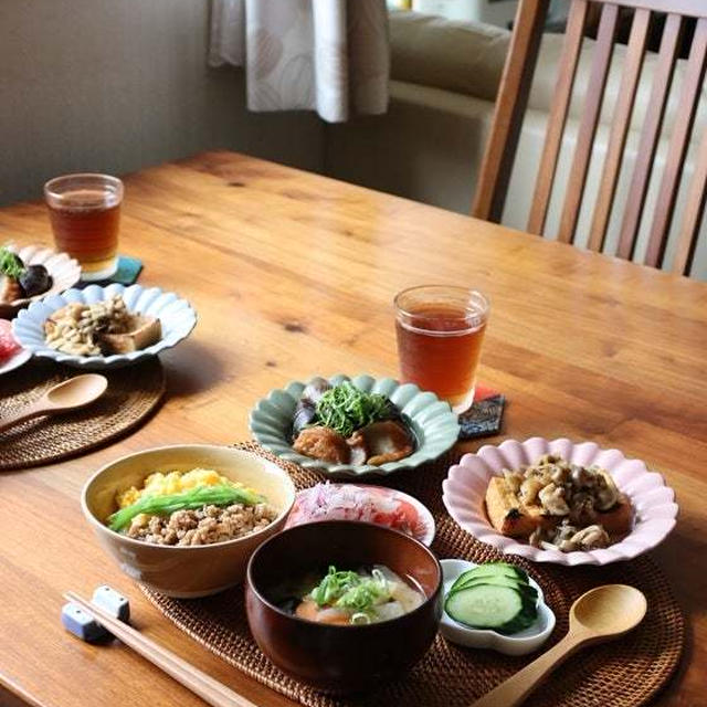 鶏そぼろ三色丼・献立。