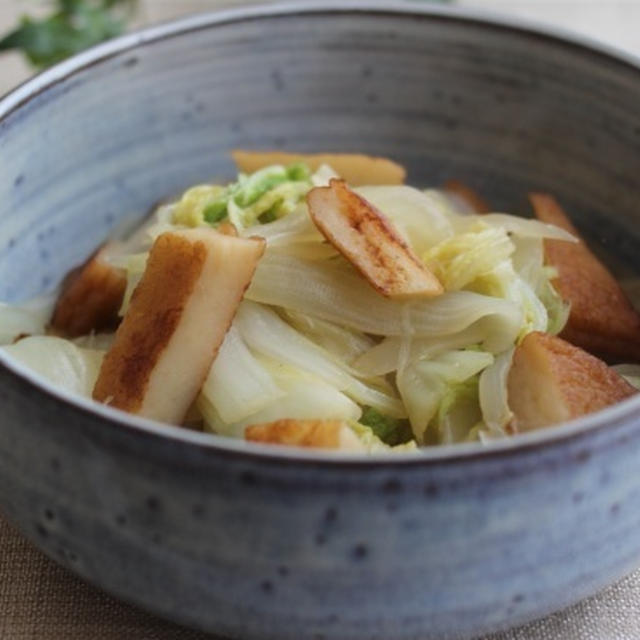 １０分で完成♪玉ねぎと平てんと白菜の炒め煮　レシピ