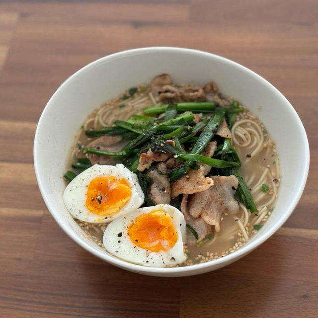 ラーメンと、かかとのガッサガサが...