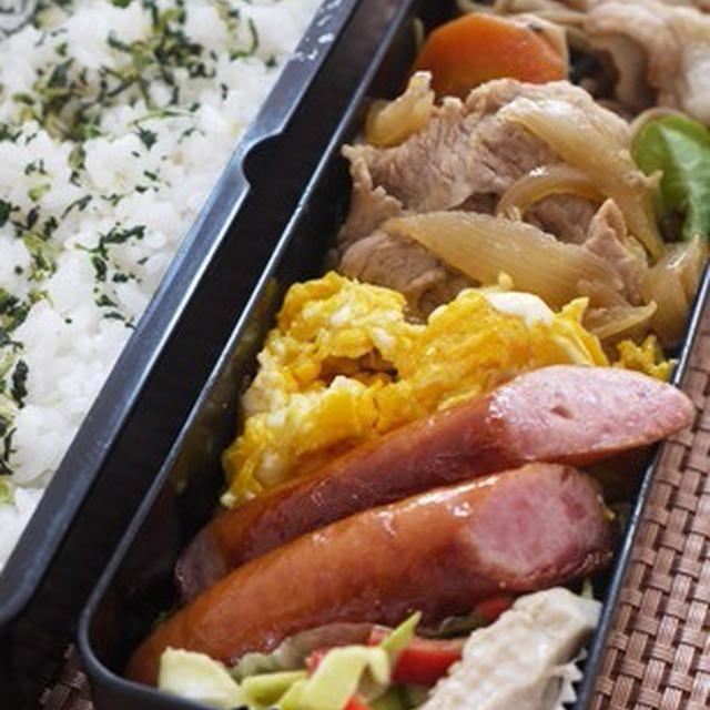 豚肉と玉ねぎの蜂蜜生姜焼き&鶏ささみとキャベツのゴマドレサラダ♪弁当～