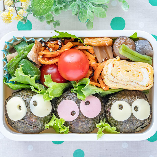 まっくろくろすけおにぎりと作り置きを詰めればＯＫ〜弁当(^O^)/