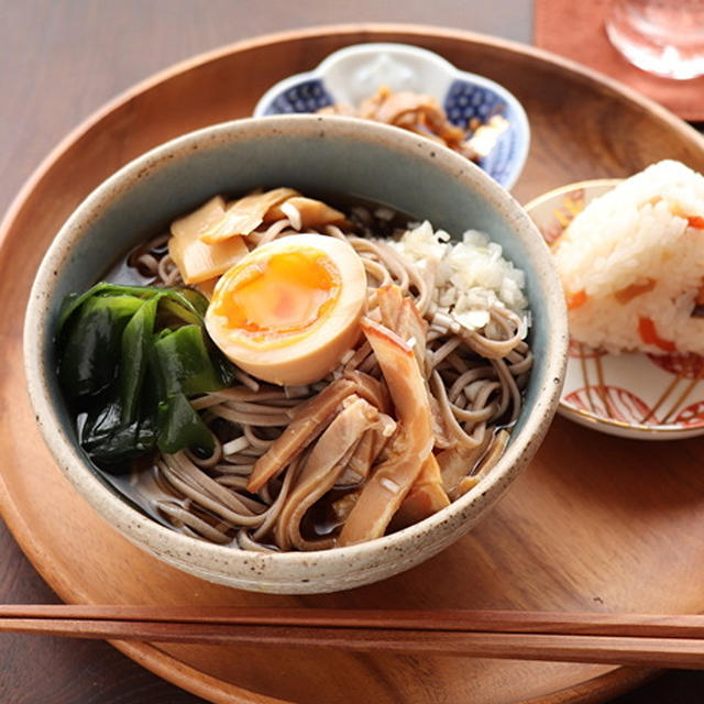 ラーメンの具のせお蕎麦