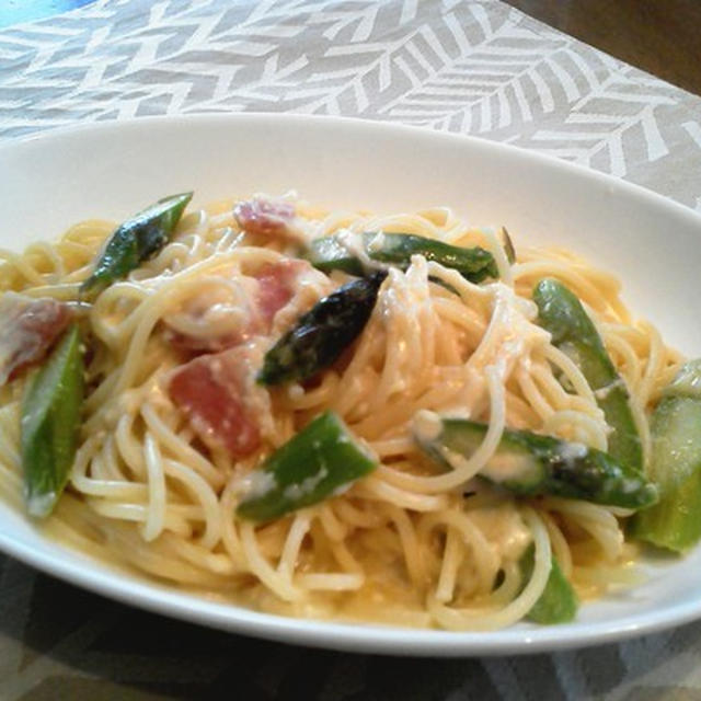 アスパラとベーコンのチーズクリームパスタ♪