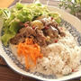 カフェ風！？秋ナス牛丼　サラダ仕立て