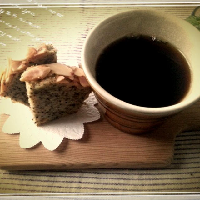 お疲れき～んのぼっちカフェ♡レモン＆紅茶のパウンドケーキです(〃^ー^〃)