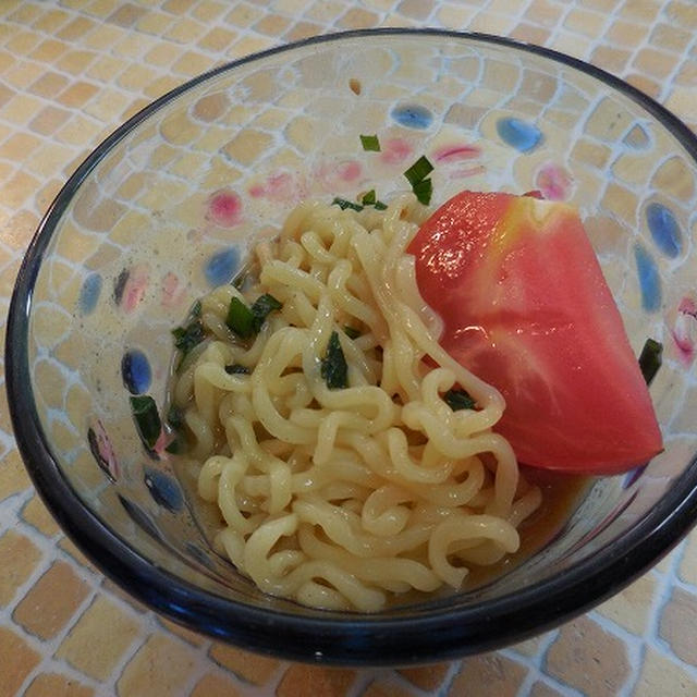 おいしい胡麻ドレッシングでつけ麺のつゆ♪