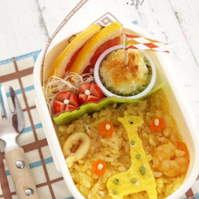 幼稚園弁当♪♪野菜ジュースdeシーフードパエリア弁当