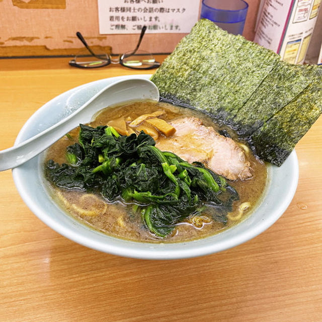 魚介とんこつラーメンをほうれん草増しで啜る