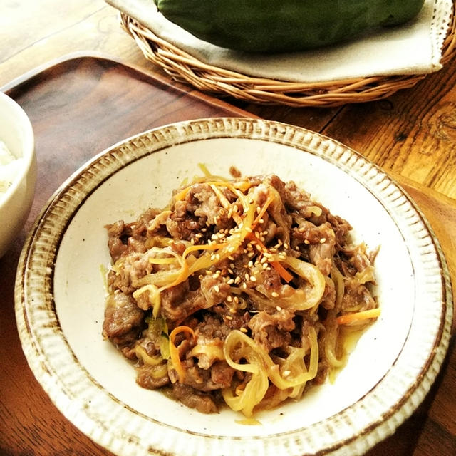 牛肉と青パパイヤのご飯がすすむ炒め物