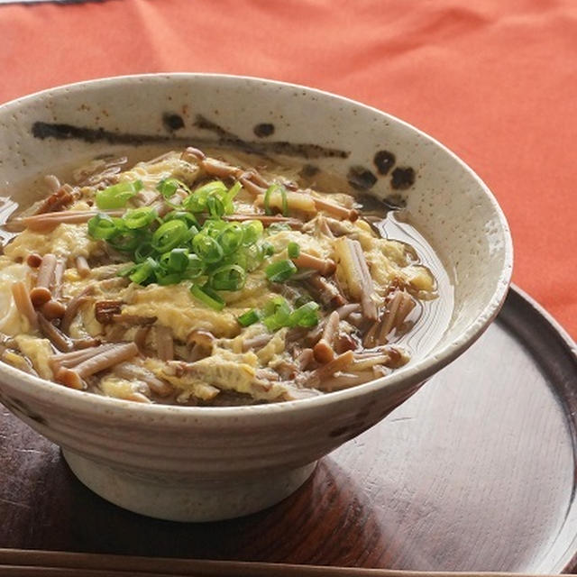 茶えのき茸と生姜の卵とじ蕎麦 by junjunさん | レシピブログ - 料理ブログのレシピ満載！