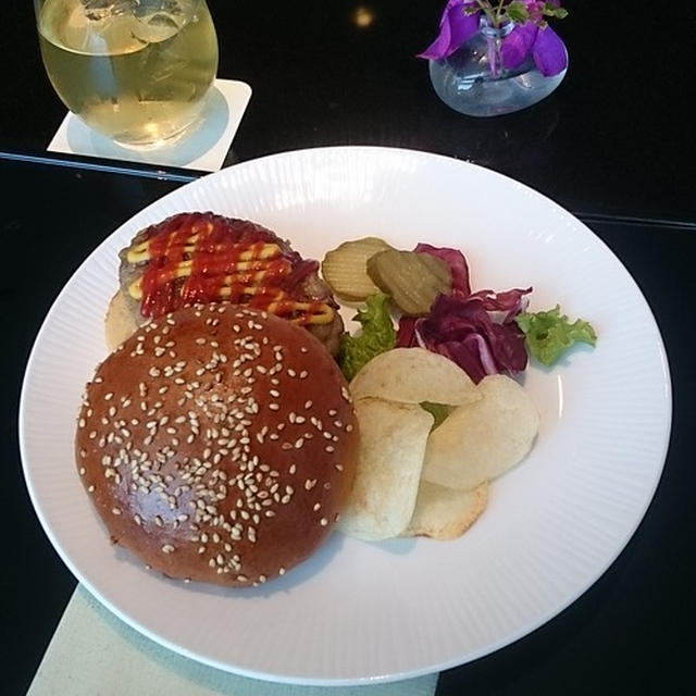 ANAよりサプライズ！【羽田空港国際線ANA SUITE LOUNGE＆機内にて】