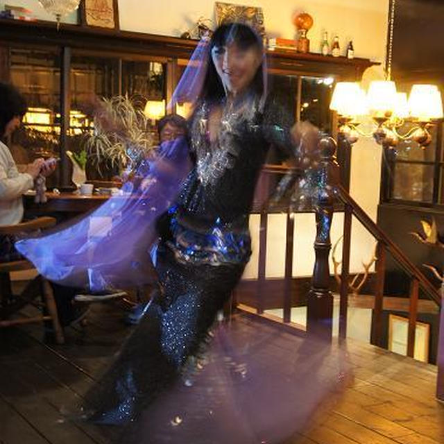 ベリーダンスを見ながら。。。