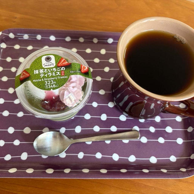 【ファミリーマート】抹茶といちごのティラミスと来来亭のカップラーメン