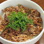 珍しく汁気の少ない丼物「中華風牛スタミナ丼」