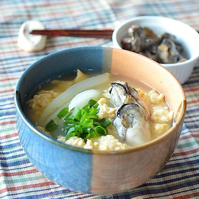 麺に見えるかな ? 細切り白菜で牡蠣入りかき玉うどん風♪