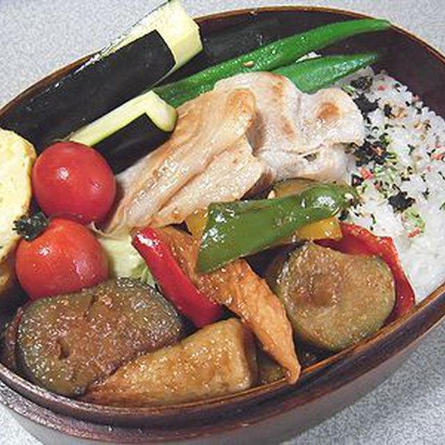 茄子の味噌炒め弁当。お母さんと一緒のあんこ。手タレ？の３本立て