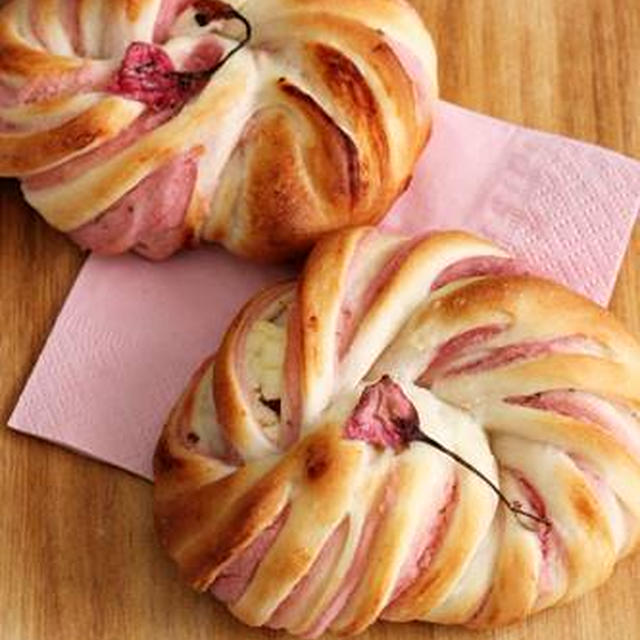 桜あんとクリームチーズのねじりんちょ
