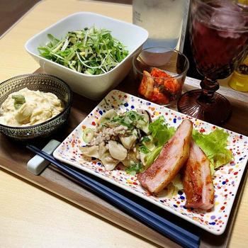厚切りベーコン　エリンギ豚ひき肉白だし和え　の献立。