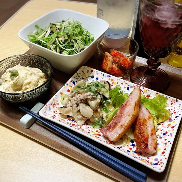 厚切りベーコン　エリンギ豚ひき肉白だし和え　の献立。