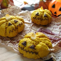 ハロウィンにも♪卵・乳製品不要！ケーキのようなホットケーキミックスでジャックランタンビスケット