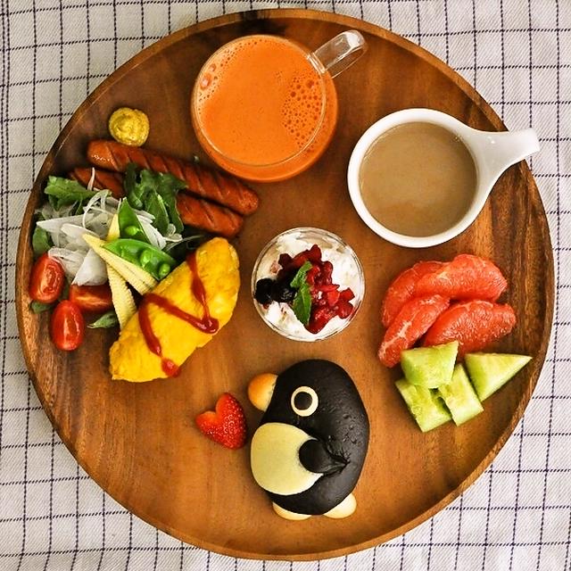 ワンプレート朝ご飯～かわいすぎるペンギンパン～
