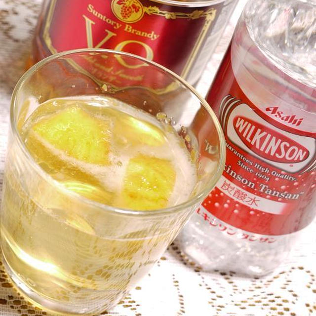 ＜自家製フルーツブランデー（しらぬい・パイン・りんご）の炭酸割＞