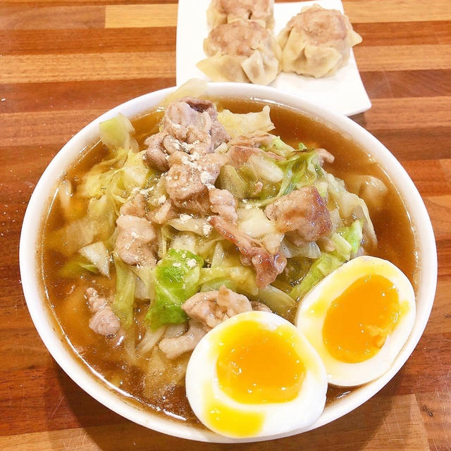市販のラーメンにのせてあんかけラーメンです！！